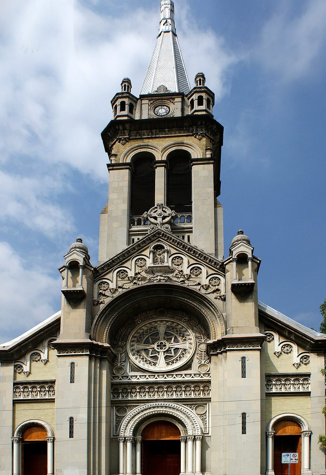 sagrada familia parroquia